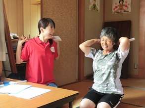 A volunteer physiotherapist teaching exercise