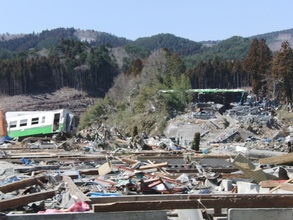 A train parted in two by the tsunami