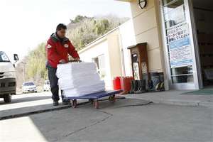 Donations od towels arrive at "Hamanasu no Sato"