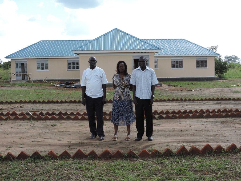 Jimmy, Julius & Grace Achon at new Patient Ward