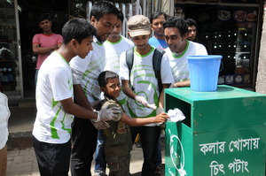 Teaching street children to use the bins
