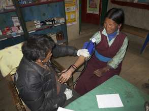 Mingyur treating a patient.
