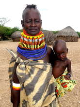 Mother & child, outreach distribution Sasak, Kenya