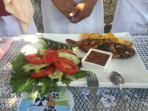 creating a dish (women from El Quetzalito village)
