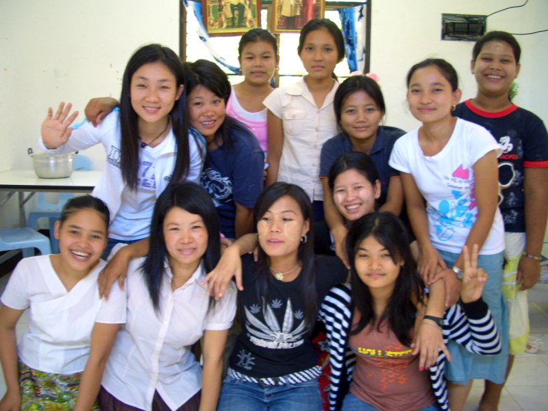 Empower Burmese Migrant Women this holiday season!