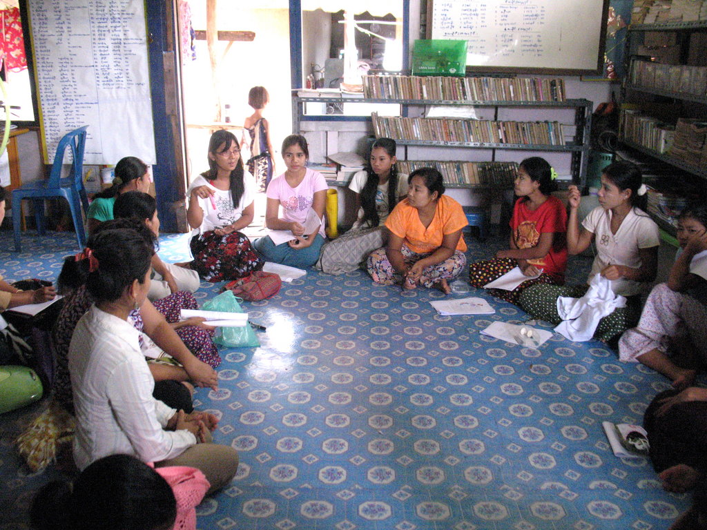 Empower Burmese Migrant Women this holiday season!