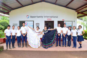 Emprendedora school students