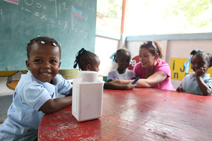 Kids receiving de-worming pills
