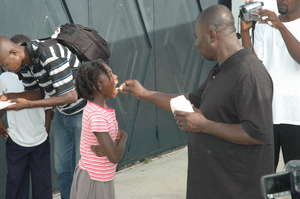 De-worming children at Leogane
