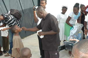 De-worming children at Leogane