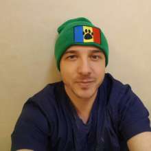 Dr. Aurelian models RAR hat