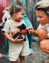 Chabeli greets little girl with her kitten
