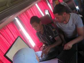 Computer lessons thanks to the Caravan AJI