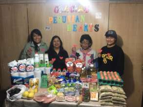 Scholar Cecilia & her family thank PH supporters