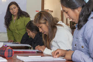 Girls study English during class at the apartment.