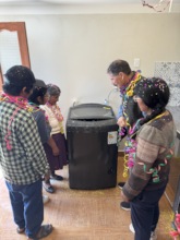 Milagros F's family learning to use a washer