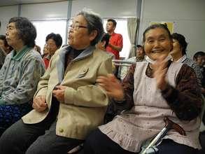 The audience clapping to the song