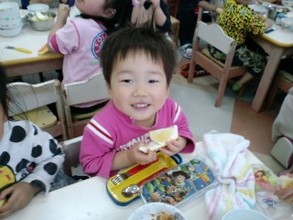 Children enjoying fruits at Yotsuba Nursery School