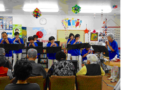 The local musicians played the ocarina (4 Oct '04)