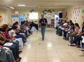 Honduran Director Paco Alcaide conducing training