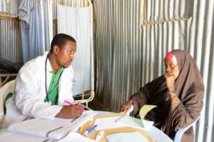 Abdi meets with a new mother in Mogadishu