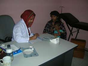 Dr. Dilrupa Akther treating a patient.