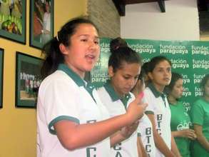 Students from Mbaracayu give presentation