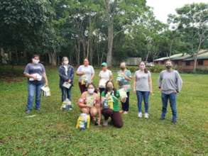 Students' families with microfranchises kits