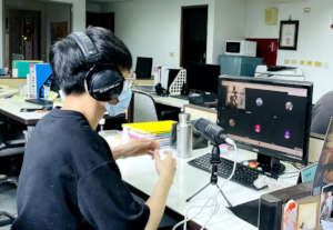 Online meeting with visually impaired computer tea