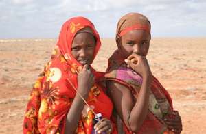 10-year-old Hindiya Roble (right) and her sister