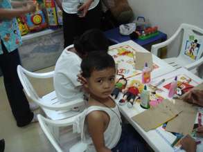 Art classes for children in cancer treatment