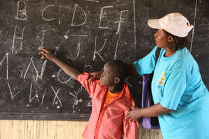 Theresiah Nthiani visits a school in Dadaab