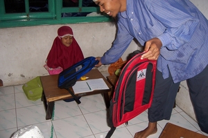 A student gets a new bag
