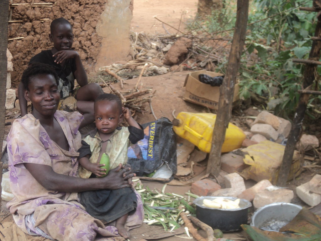 Give water and Education to 500Ugandan HIV victims