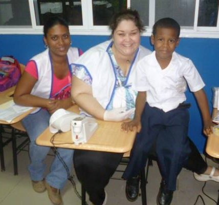 Audiologists Aixa and Ivis with a school boy