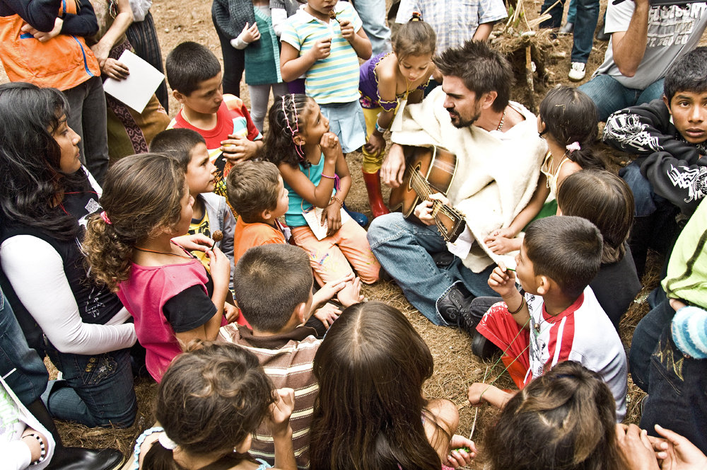 Building Peace Together - Creando Paz Juntos