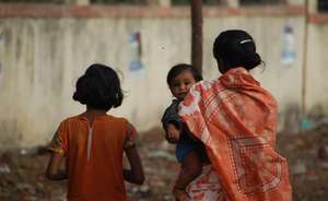 Waste picker mother and children