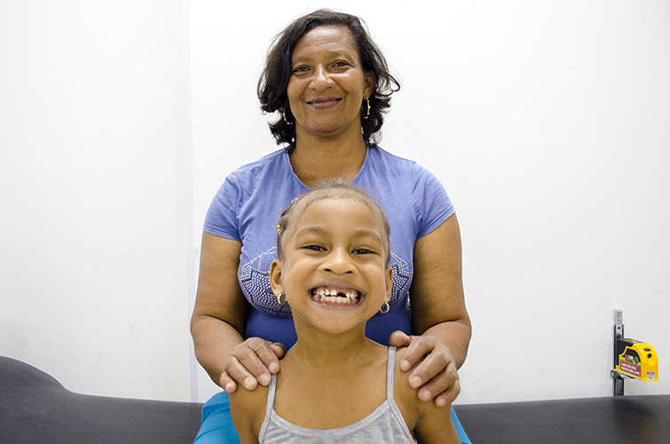 Give prosthetics to low limbs amputees in Colombia