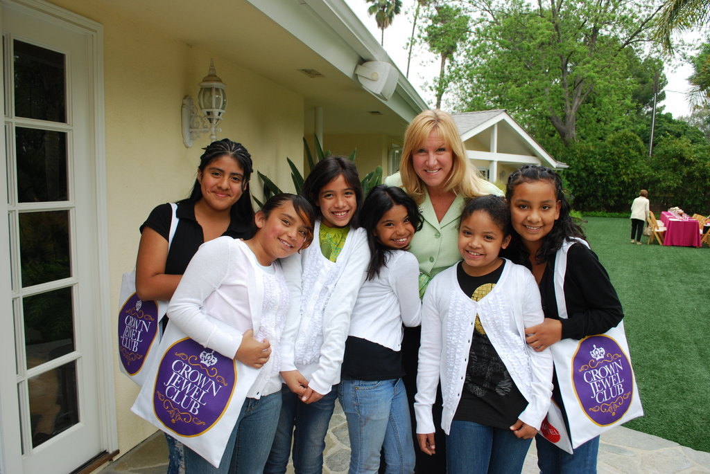 Keep At-Risk Girls Out of Gangs in Los Angeles