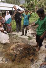 Noor conducting a training on how to make compost