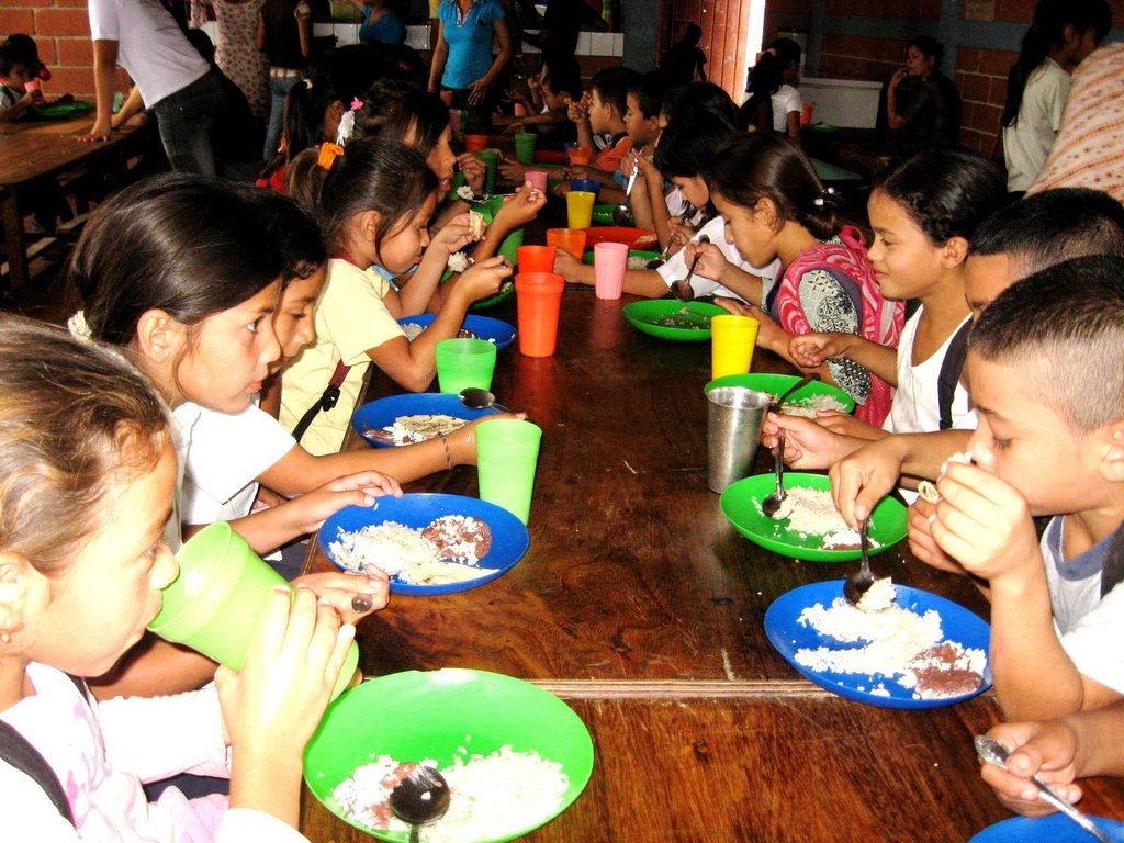 Fabretto Esteli Children Enjoying Lunch