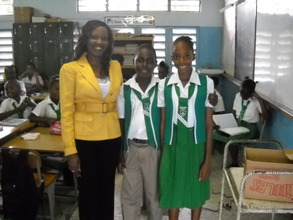 CEF's CEO Nikiki Bogle with Grade 6 Students