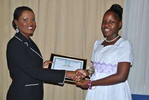2010-CEF CEO Nikiki Bogle awards Sarah Scholarship