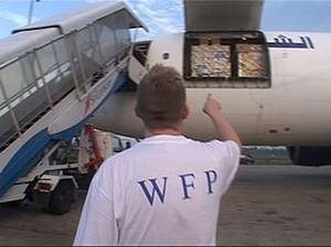 Food distribution to Somali tsunami survivors