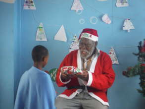 Tata Lumka playing Santa!