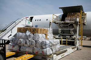 UNHCR humanitarian aid airlifted into Somalia