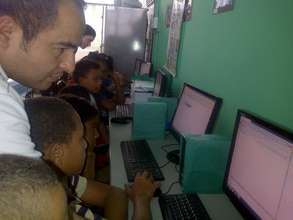 Our HP friends teaching how to use computers!
