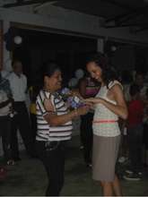 President gives prize to volunteer