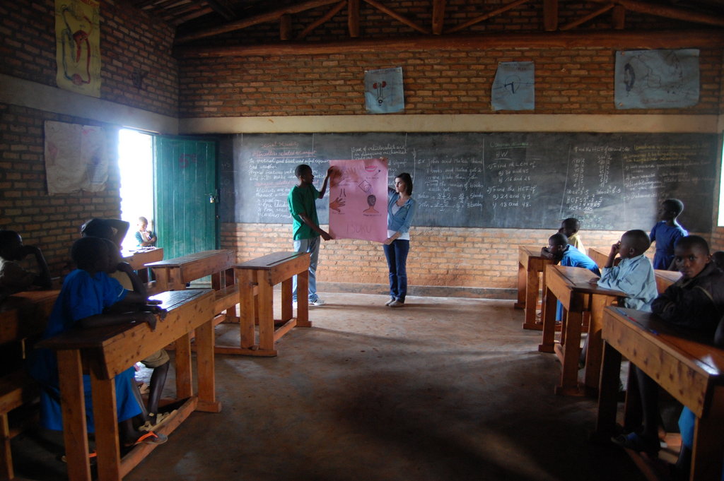 strengthen hand washing to 800 children in Rwanda