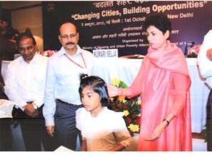 Anjali winning the Hudco Painting competition
